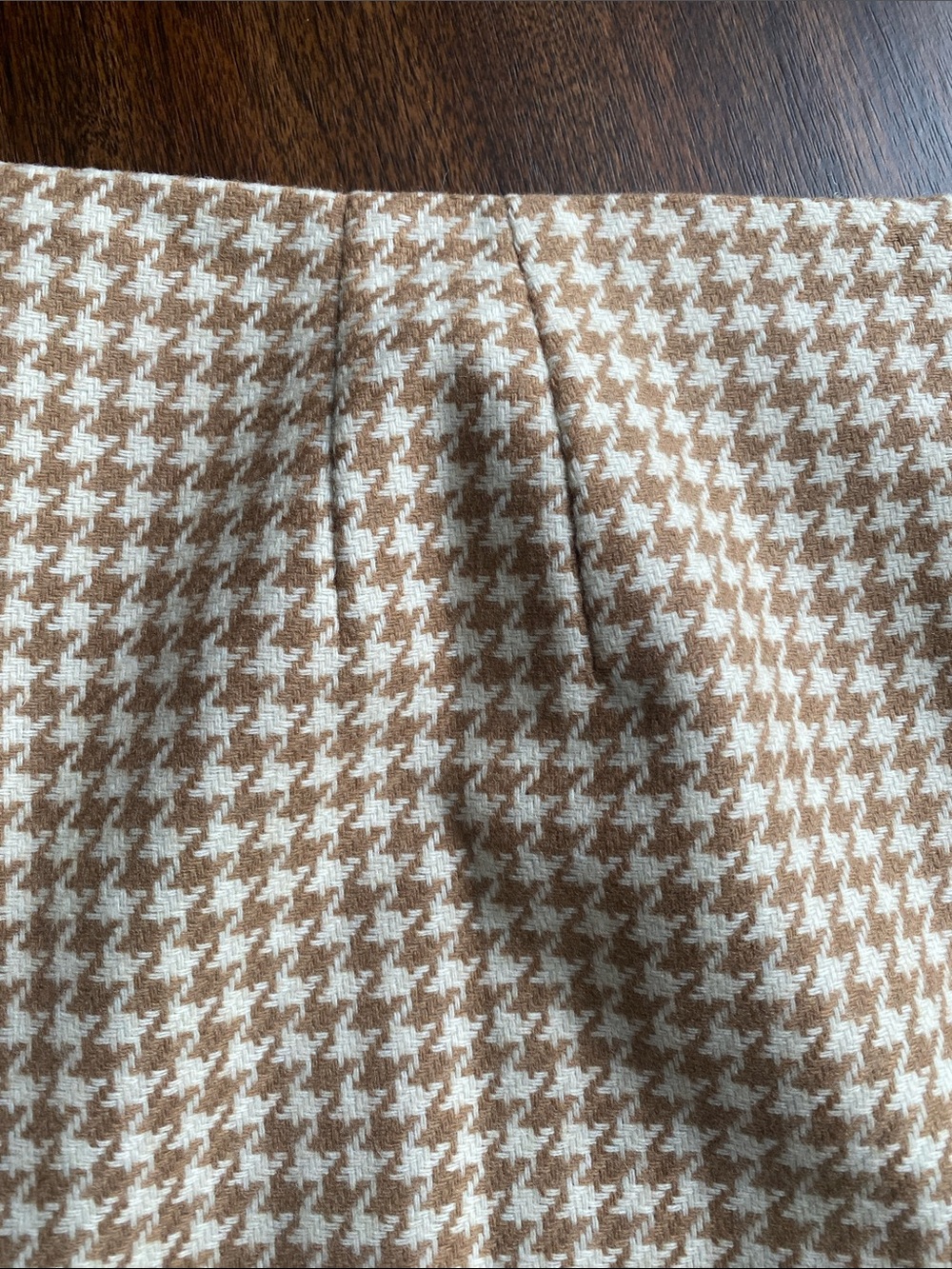 LOFT Tan & Cream Houndstooth Pencil Skirt - Picture 7 of 8